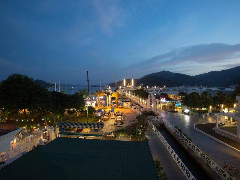 842CA2154B0A553BA1BF218DC56A0A3C