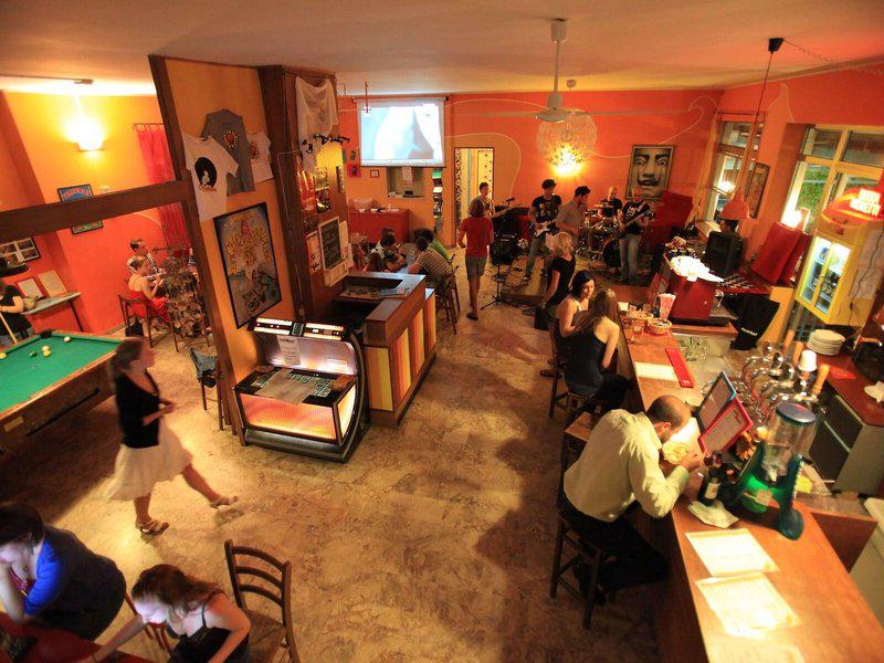 099C3EAD4894AF7585A39C7A8B9886A0