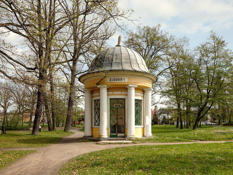 CEA8F8E1E2C28592E7FAD7CBD2529DC8