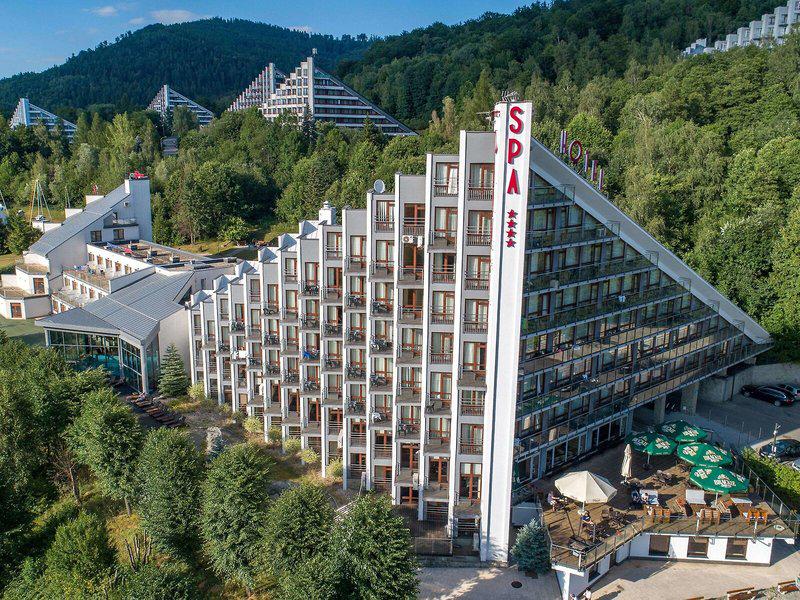 EF25A7AC639F4F83E5AE6B18A308B25A