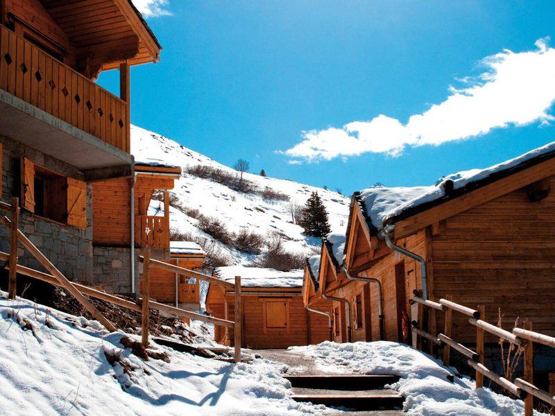 E9CD29A264214F0E39E85D5D39206D18