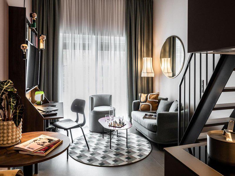 8F60FEF0798A4FC28F875489F2219478