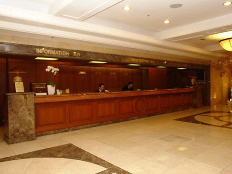 2E1736C83AD1D564FA4DABD7D166BDE9