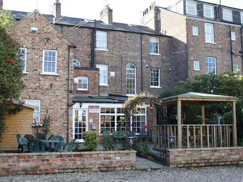 BB89AD2BA775815BEDF2CFEC6384F140