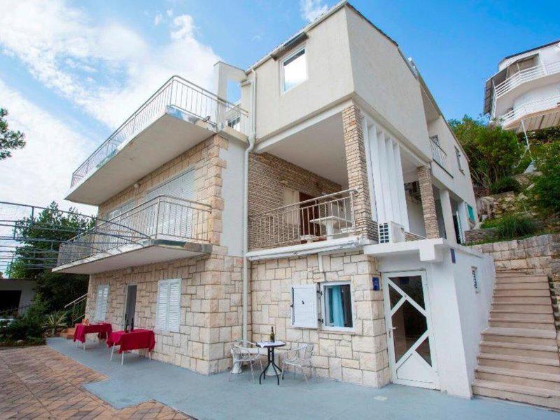 2C00F6E95B4B08A7A1C379E0E62DB32E