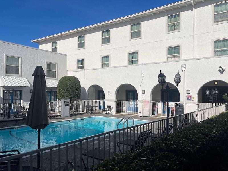 92AA9D21E7379F011B7E96F03A39BD96