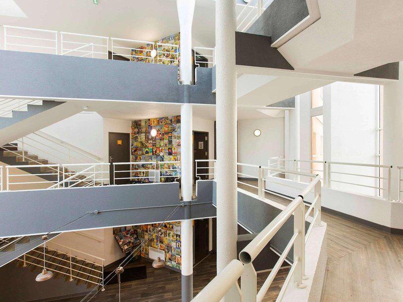 DCC51BD52521F37BBB6453565C3E4AF2