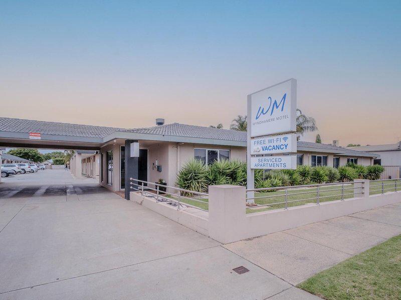 3F26F58981735ED69FE807A9C9E774C1