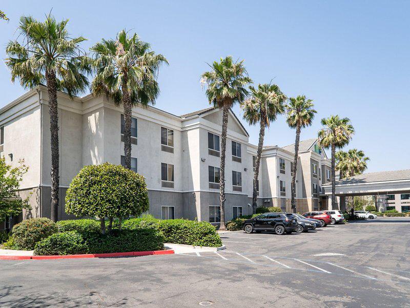 826ADB3A4514A958764E9F8743FBC054