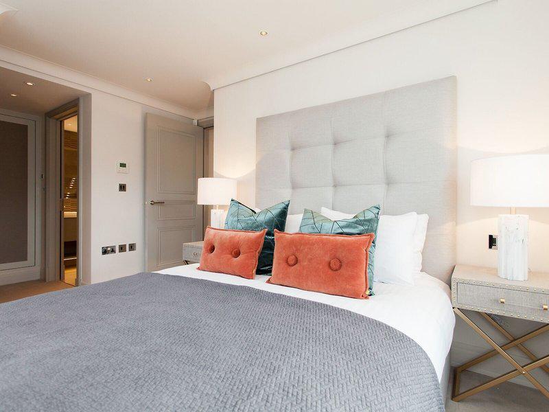 722326211D060C4AC878F37939A7B882