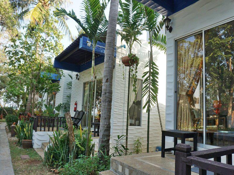 5A46B82F785646A209663FC42E9ED2C0