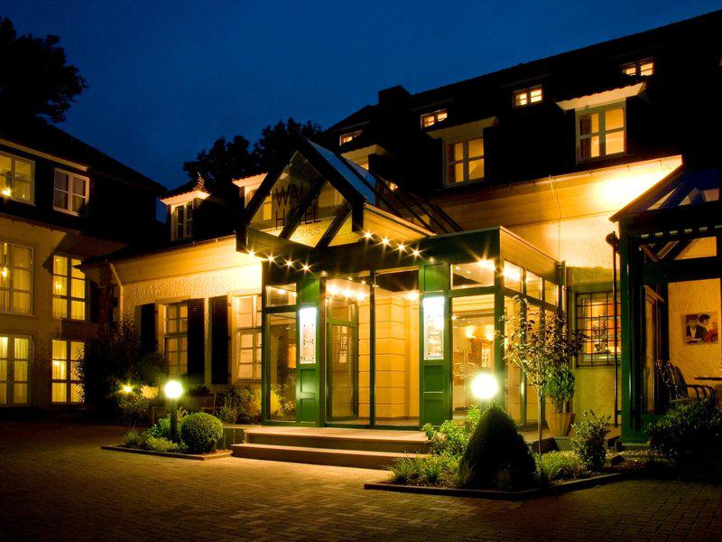 AC516E90244F1B17D85E246FD8B39AEE