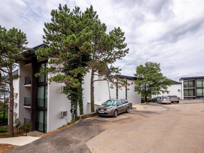 0D7F8612792F20D58AD5BFCE80590026