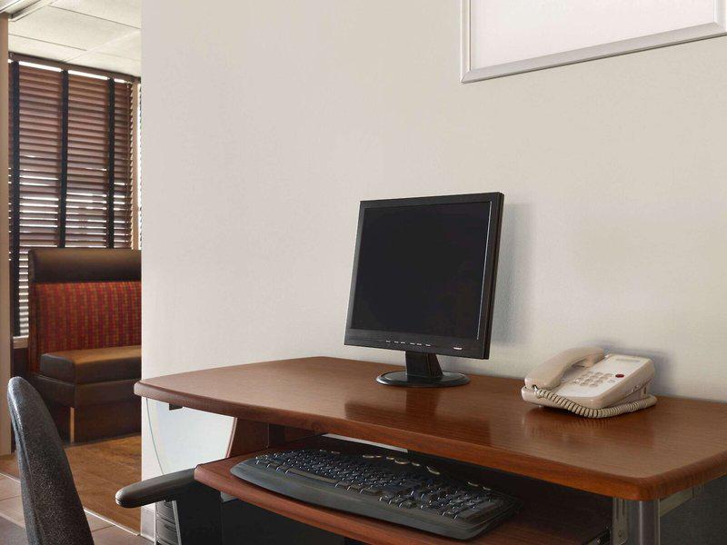 E44B7930D496234F00CEE9CA23F0B80B