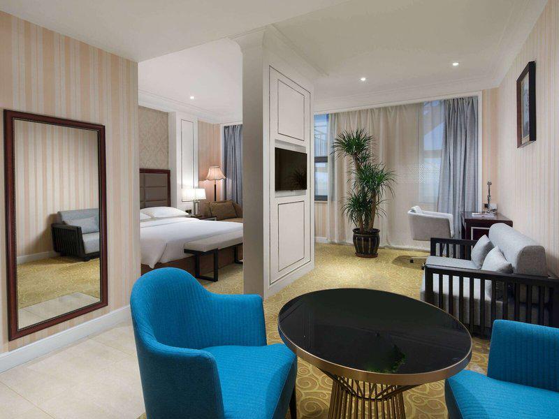 766A6729F286053F7CBAE838FF8D81BC