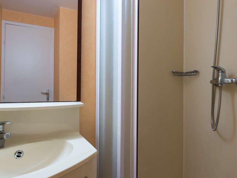 F830FDA640F20C05B8A4A4163390D80E