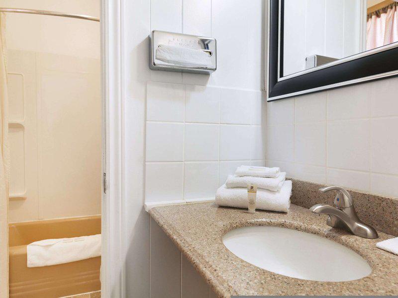 081E145F7A59BAD9F7DBD4CFD368AA06