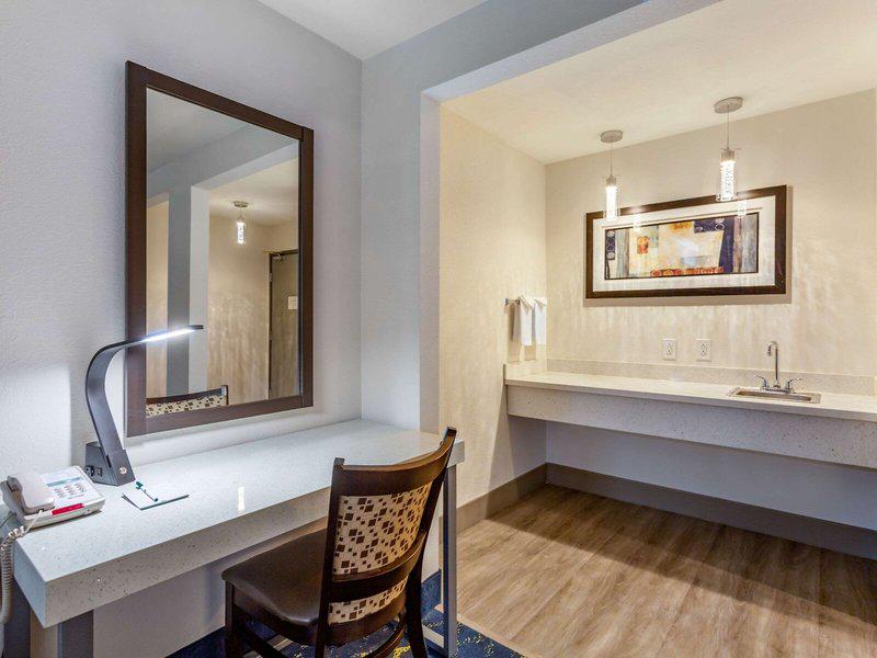 9CC3D44DF63EB0DC1E99E19DDBDFC5E4