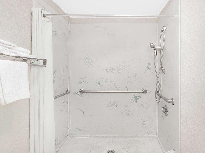 11AE2F2E90C46934B9A36731A7F67D64