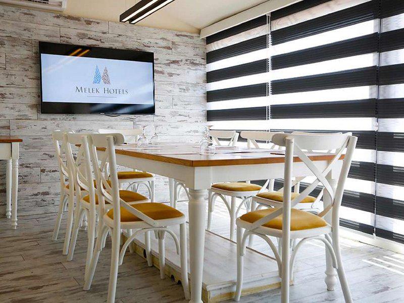 32EF027EAFD3FF9C9D4AF5102C424109