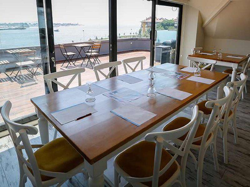 FE36CAA4A148311D9C8006E0ADF1A49F