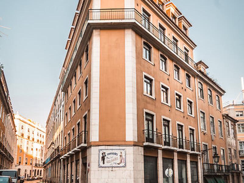 79C18F4FB04335E5B98817D9D3F4D2D4