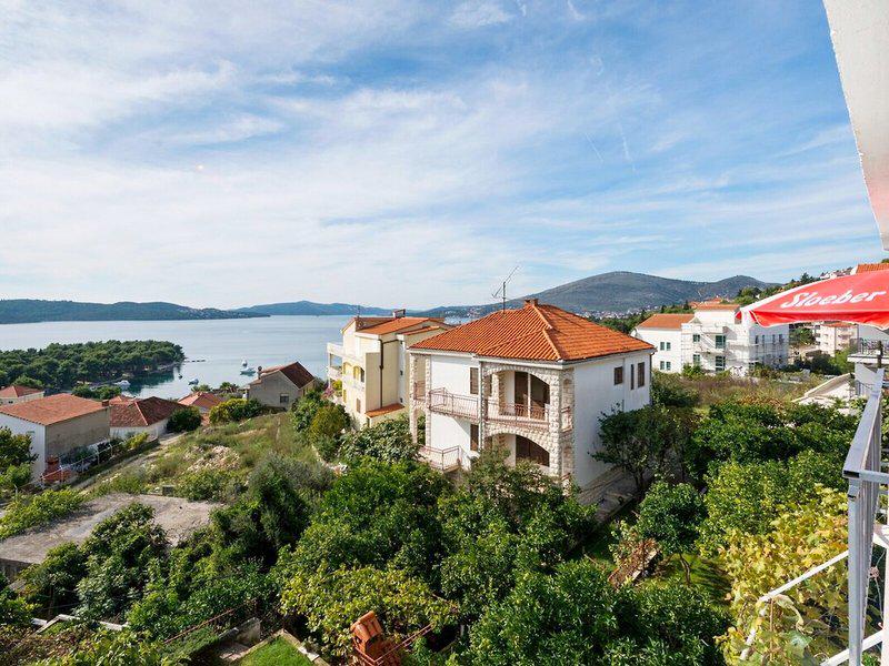 19F18F96CA675C22FEB2BC8ECF2E6439