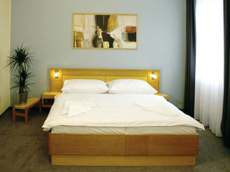 7F922BB78948F0B851E42224D1A13B70