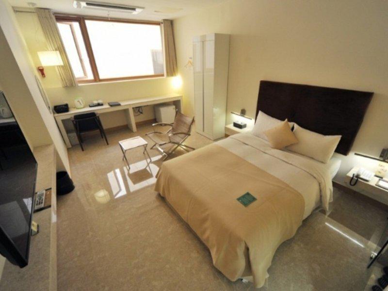 B0590F09E3A5E9F9786B4A51CFEF2232