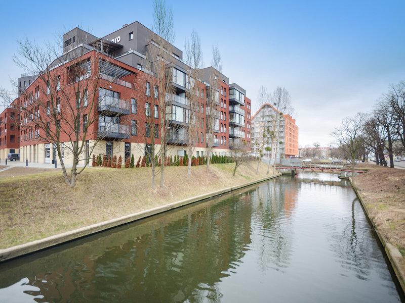 46BCFA4EFE12A686C7D5A241B0A17104