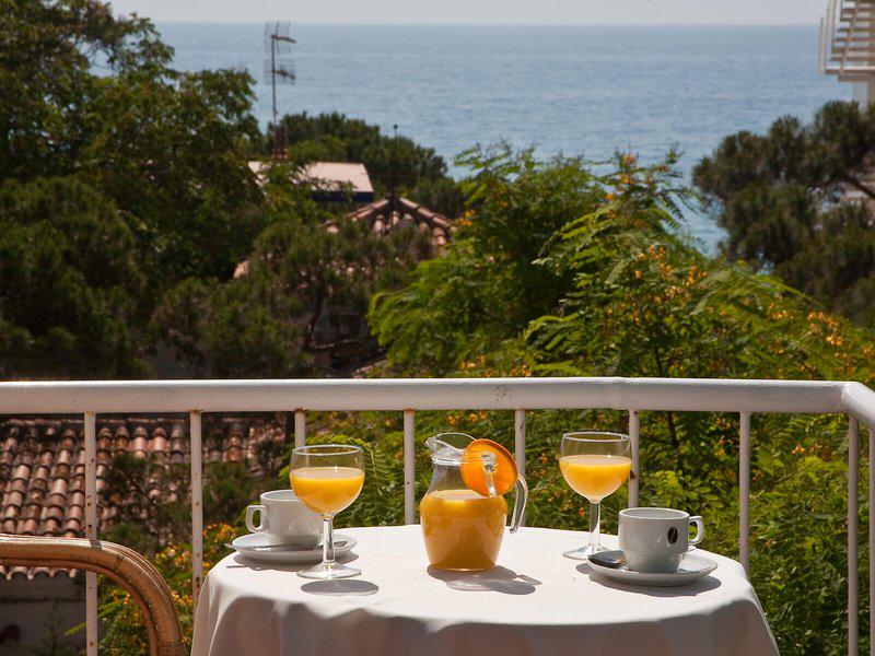 038C50C53677E3E8F5B35B263667428D