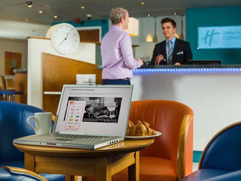 A19F73162185A0610E99C5753DF2363E