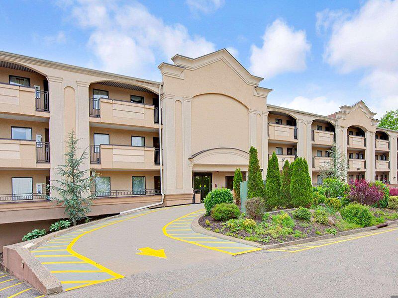 BAAB45B9E1B3E814820D7330DEFC7E96