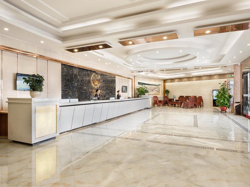 FE64927D941AB651944ED0C6AAD0F25B