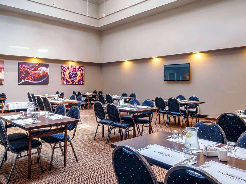 D2C001007A6518F334CA24D4D9ADAE03