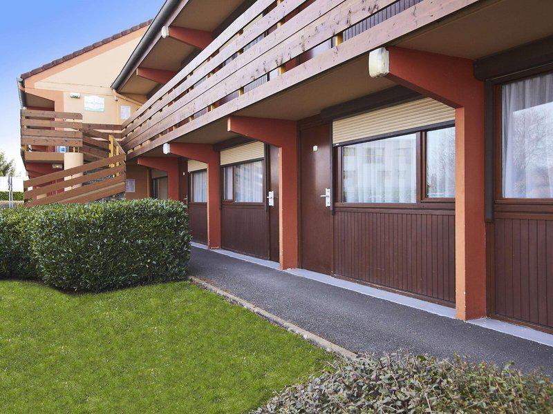 B240A797428BDEFC9D9D7E663A73C9A4