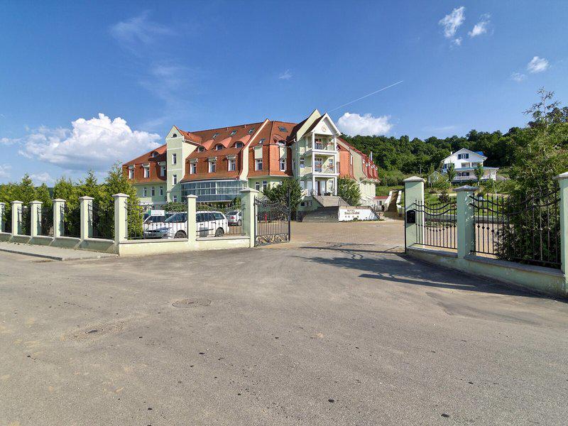 B89D8C24BA4596F0894A3E418993D630