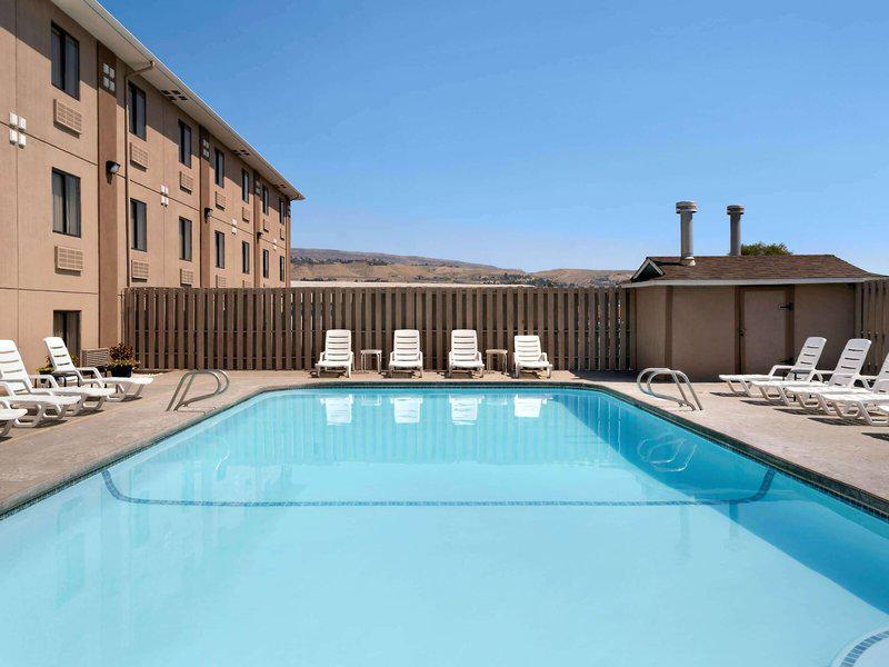 2B807B4B3D9D6EDF12FBD99D415075B1