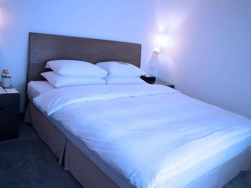 0F9329BFD6A7859A6B40235F18A95FAE