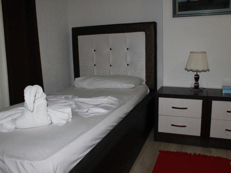 F9A9E1F148C449433AC3973178669C77