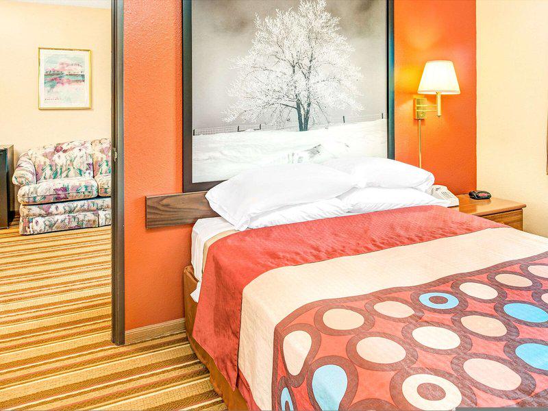 33EDB4F4E0676CB6D0211D2A66AAFCFE