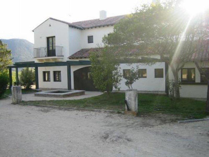 A6F9022142FDEF616A3CD8ED82B1C24B