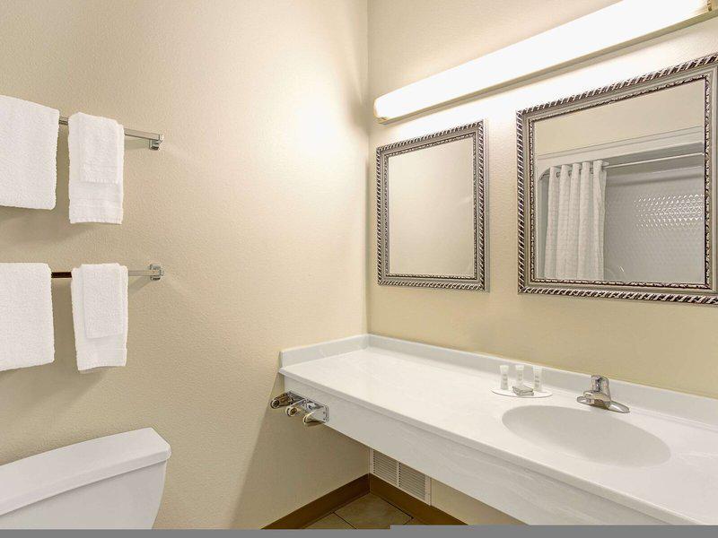 810654DF63FD5F5CD7C349369E1D787E