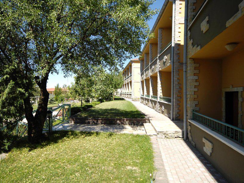 76B574A2AB23F42F94517665DB48B544