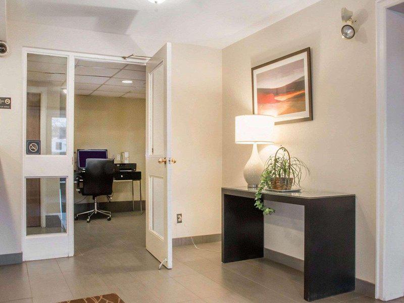 17E9829835DD3477A3361B59BDD9B4A3