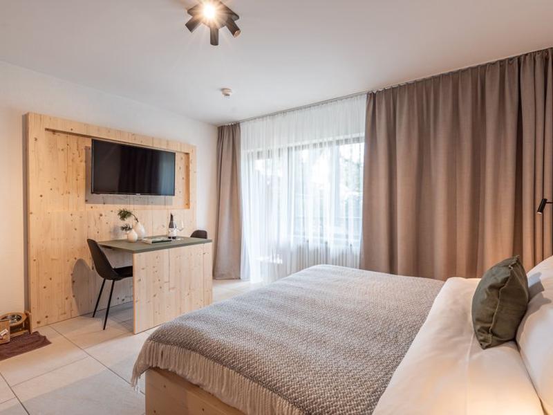 67548A941E4D943E5170627212370A69