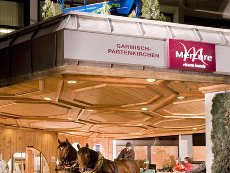 38B7347E0294A25D9C0A2AE9D65565FD