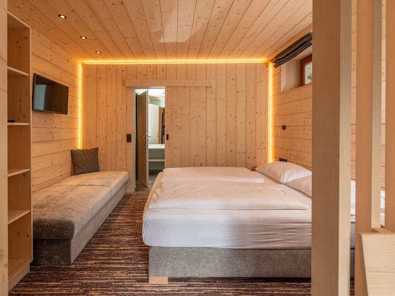 7AE97169DACC479CB812457B086847EC