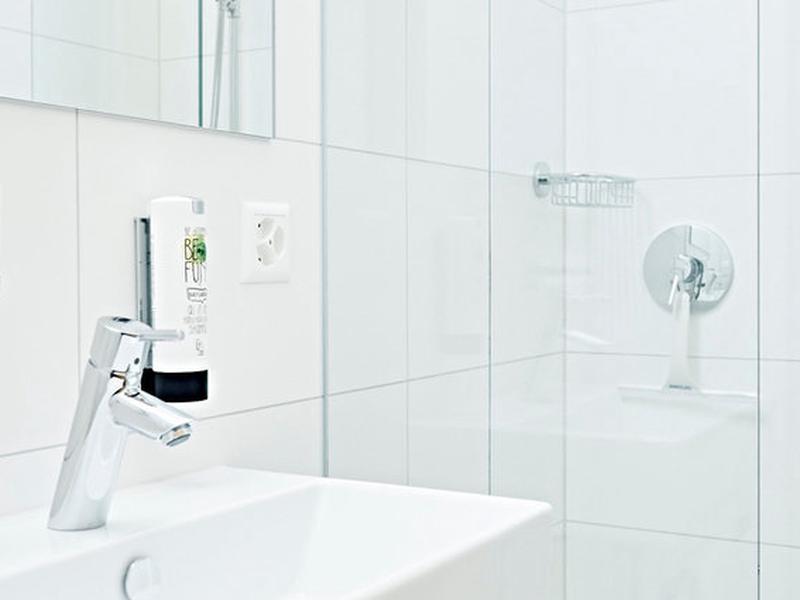 81F177C6085FF7EB58AB4D8E7ADB3E32