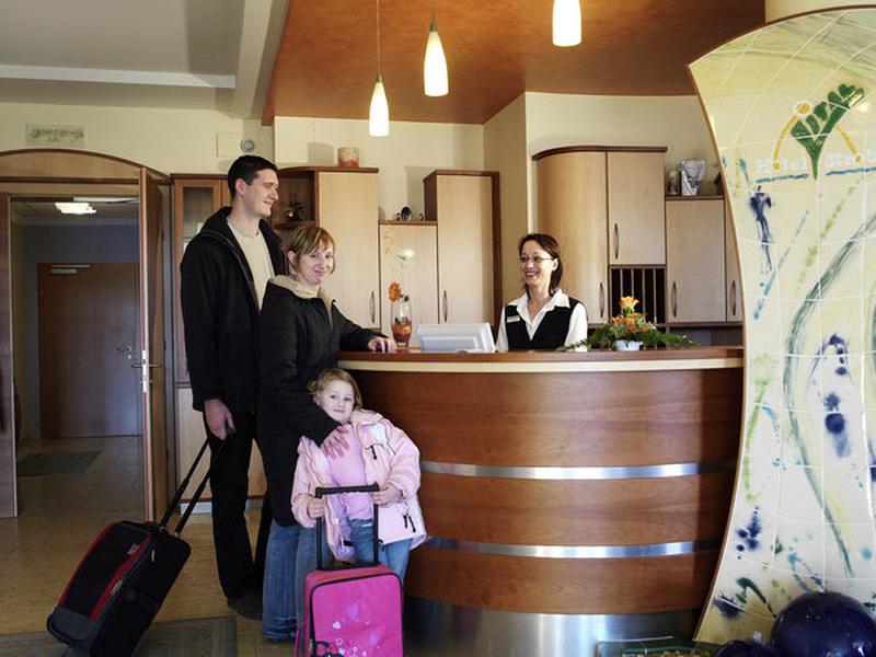 2E846C95156B4E9E43485E7CC47C5937